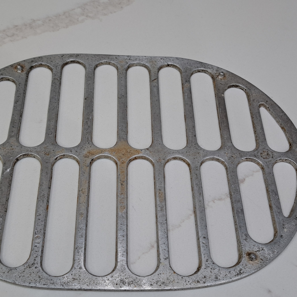 Magnalte/Wagnerware Trivet Model4265P    8"X11"